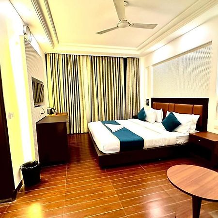 Hotel The Imperio นิวเดลี ภายนอก รูปภาพ
