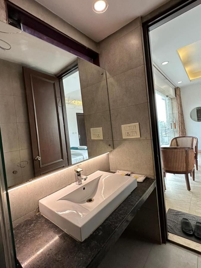 Hotel The Imperio นิวเดลี ภายนอก รูปภาพ