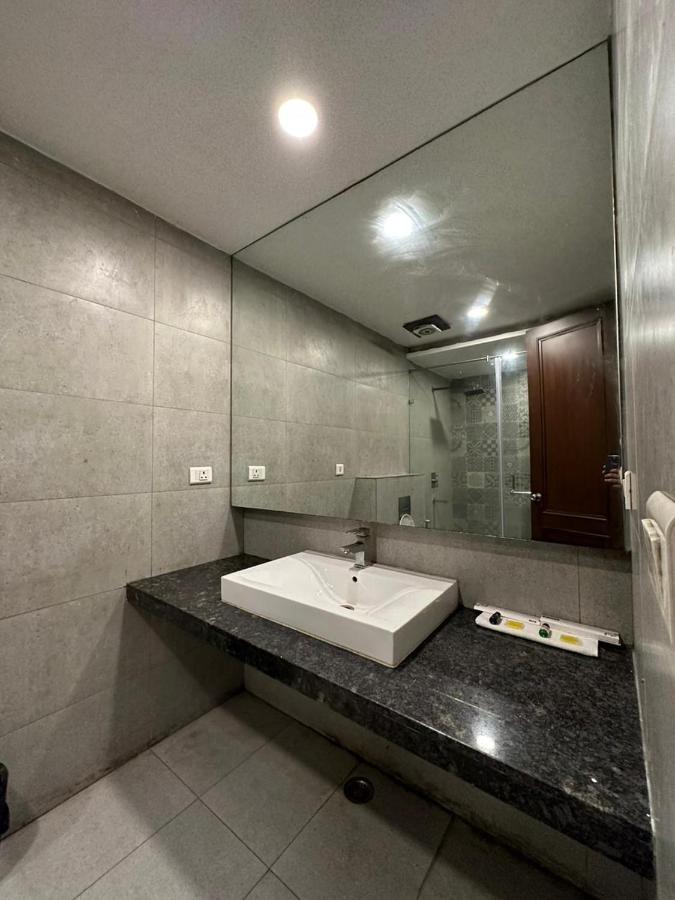 Hotel The Imperio นิวเดลี ภายนอก รูปภาพ