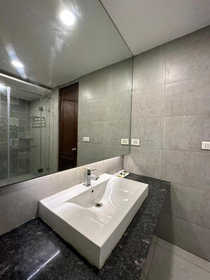Hotel The Imperio นิวเดลี ภายนอก รูปภาพ