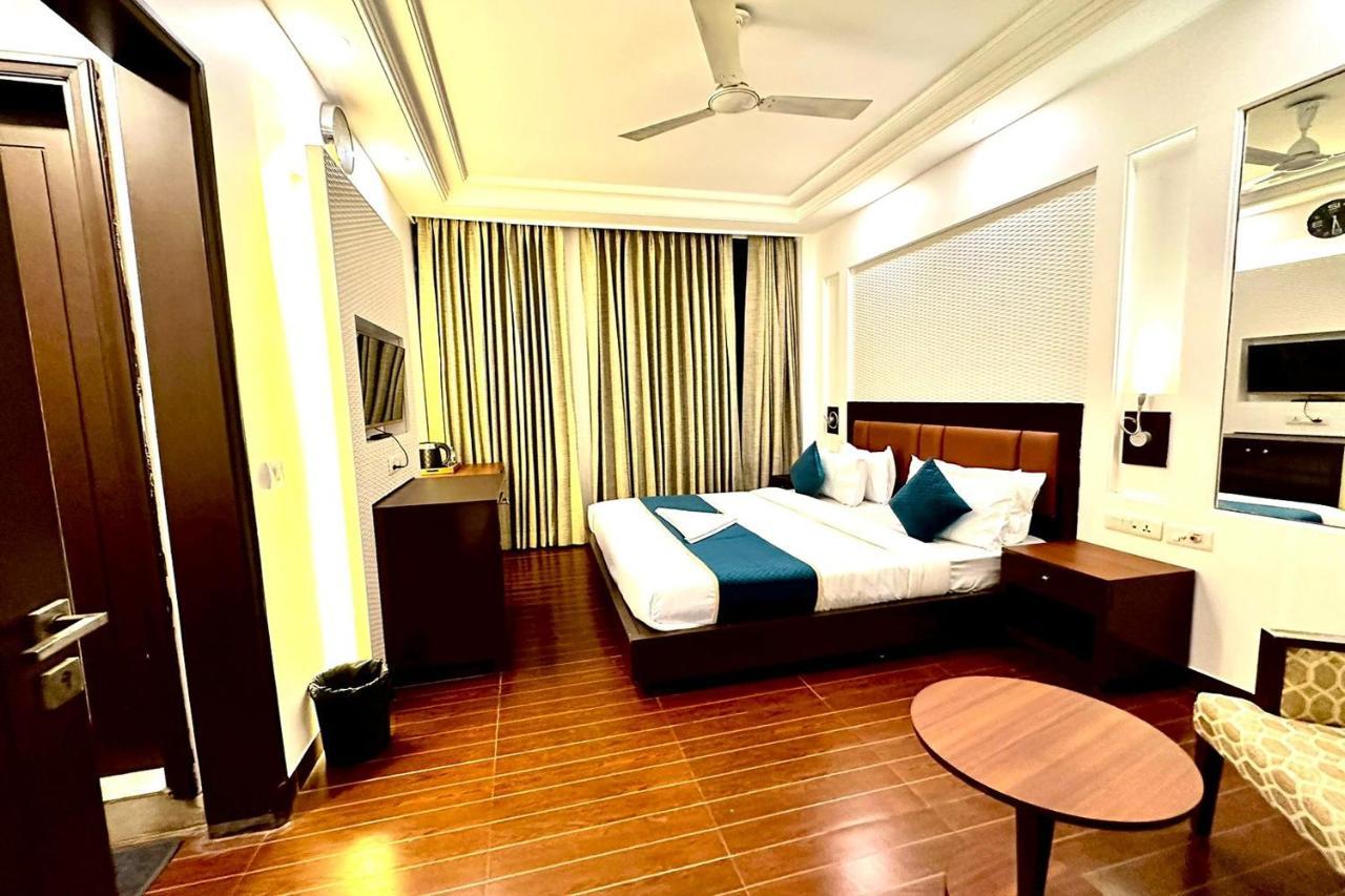 Hotel The Imperio นิวเดลี ภายนอก รูปภาพ
