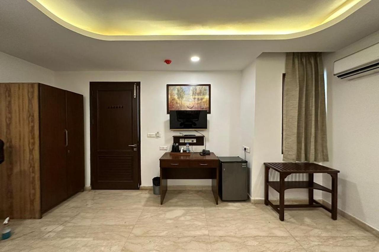 Hotel The Imperio นิวเดลี ภายนอก รูปภาพ