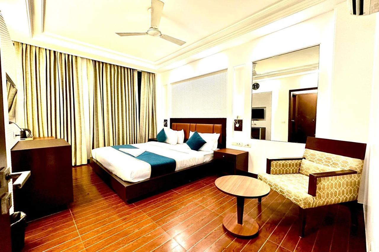 Hotel The Imperio นิวเดลี ภายนอก รูปภาพ