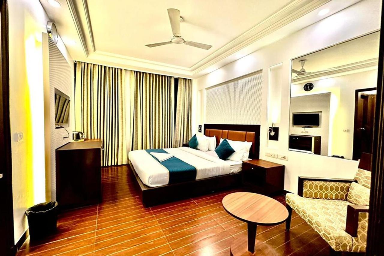 Hotel The Imperio นิวเดลี ภายนอก รูปภาพ