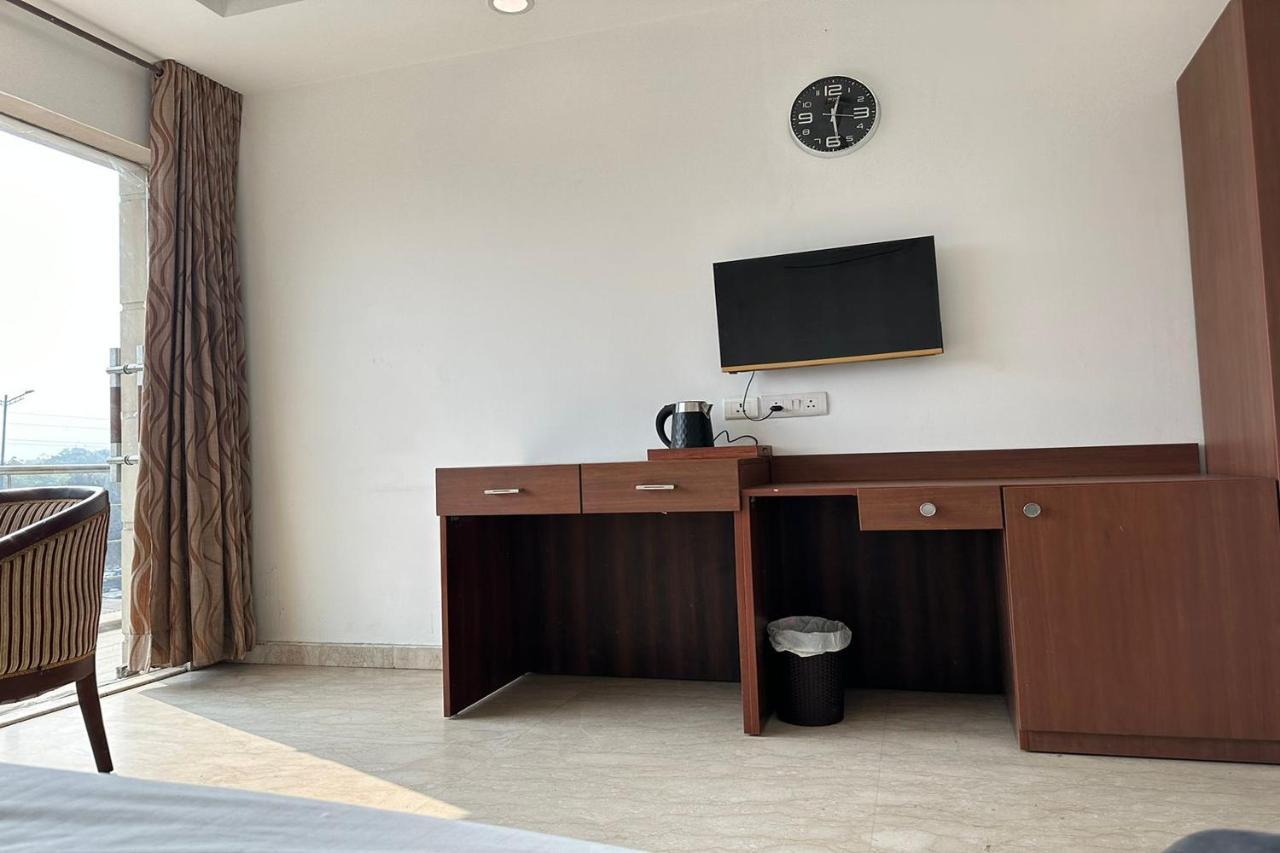 Hotel The Imperio นิวเดลี ภายนอก รูปภาพ