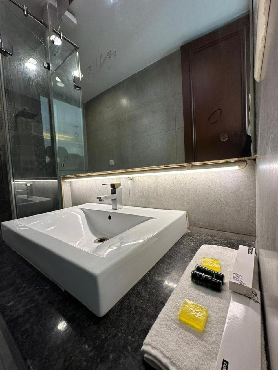 Hotel The Imperio นิวเดลี ภายนอก รูปภาพ